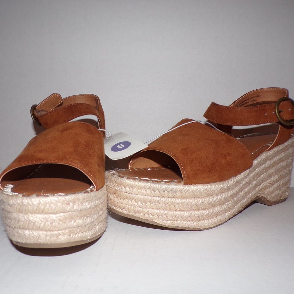 Universal Thread - Picture 2 of 3